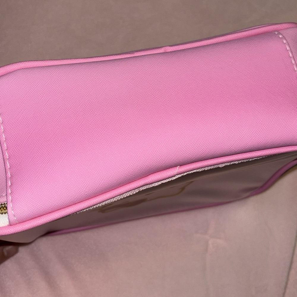 Hello Kitty Makeup Bag - Picture 4 of 5